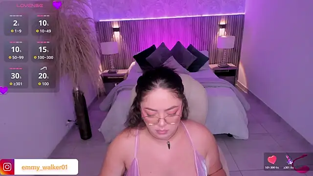 Snapshot of emmy_walker chatting on October 28, 2025, 11:14 am emmy walker online show from October 28, 2025, 11:14 am