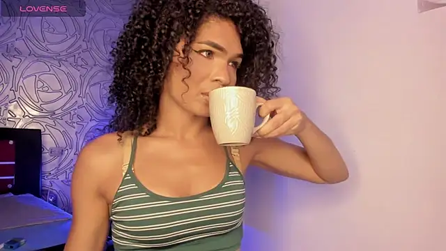 vennus1  online show from November 9, 2025, 1:20 pm