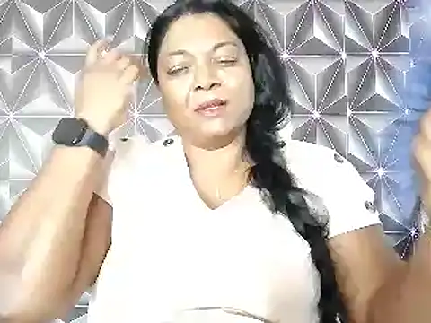 Snapshot of IndianDelia chatting on April 1, 2026, 5:41 am IndianDelia online show from April 1, 2026, 5:41 am