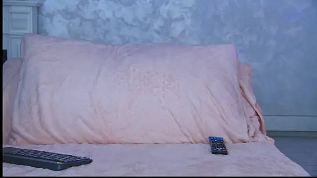 Snapshot of Michelle90u chatting on November 15, 2025, 2:24 pm Michelle90u online show from November 15, 2025, 2:24 pm