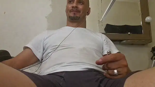 leonar0101 online show from September 26, 2025, 3:49 pm