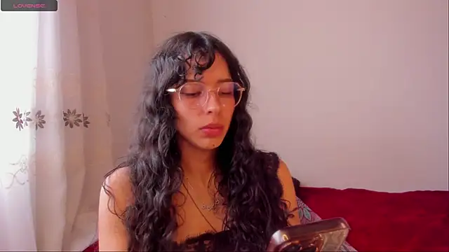 Snapshot of aluna_0310 chatting on January 8, 2025, 8:29 pm aluna 0310 online show from January 8, 2025, 8:29 pm