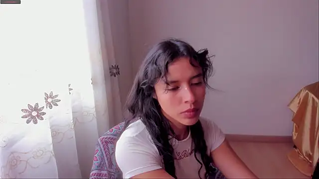 Snapshot of aluna_0310 chatting on October 9, 2025, 4:49 pm aluna 0310 online show from October 9, 2025, 4:49 pm