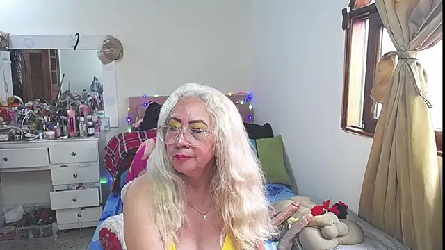 lucy belle bm online show from November 4, 2025, 3:33 pm
