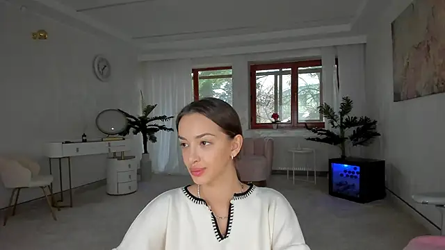 TiffanyHouston  online show from December 7, 2024, 7:16 am