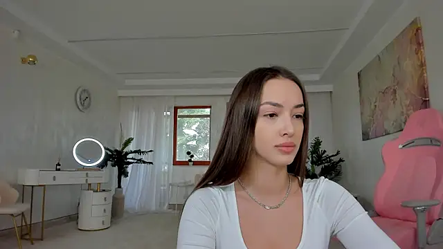 TiffanyHouston  online show from February 9, 2025, 6:43 am