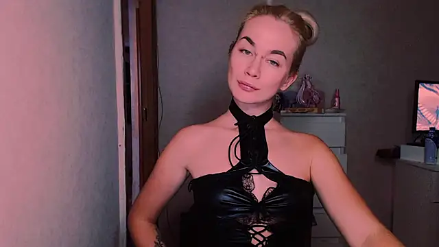 Snapshot of xxxcharismaaa chatting on October 6, 2025, 7:33 pm xxxcharismaaa online show from October 6, 2025, 7:33 pm