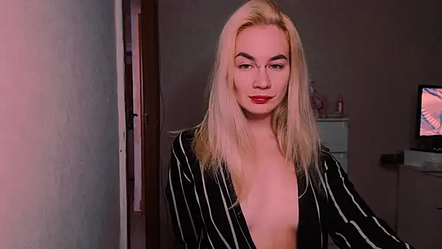 Snapshot of xxxcharismaaa chatting on October 10, 2025, 8:19 pm xxxcharismaaa online show from October 10, 2025, 8:19 pm