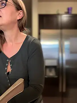 MaiseKnox online show from October 8, 2025, 10:51 pm