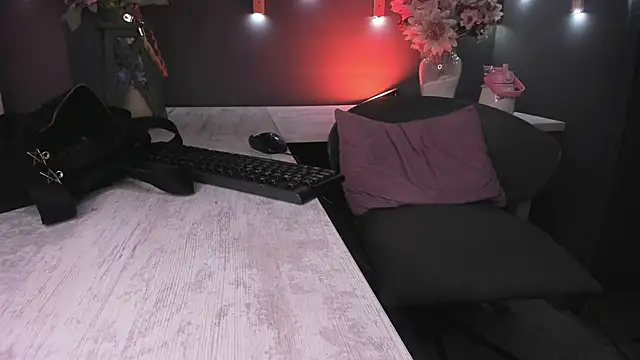 veronicafalcon online show from June 4, 2026, 6:36 pm