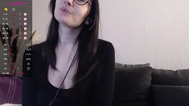 Snapshot of Alina_Lamour chatting on February 9, 2025, 12:49 am Alina Lamour online show from February 9, 2025, 12:49 am