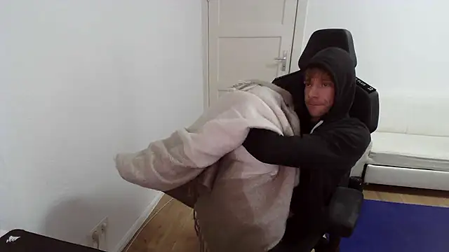 Snapshot of fit_ass_2021 chatting on January 11, 2026, 12:21 pm fit ass 2021 online show from January 11, 2026, 12:21 pm