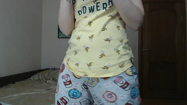 SugarTati online show from April 15, 2026, 4:47 pm