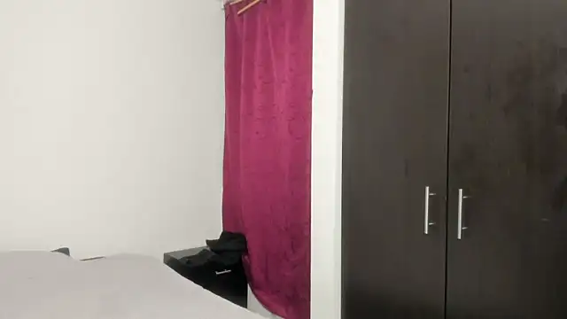 Snapshot of skinny_Yizz chatting on October 11, 2025, 11:14 pm skinny Yizz online show from October 11, 2025, 11:14 pm