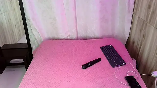 Snapshot of skinny_Yizz chatting on November 5, 2025, 5:35 pm skinny Yizz online show from November 5, 2025, 5:35 pm