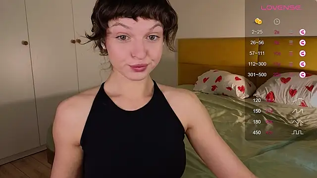 AliceKingsleigh online show from May 14, 2026, 5:47 am