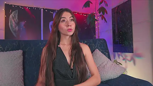 Bellapazzia online show from December 24, 2024, 5:13 pm