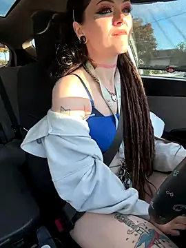 Snapshot of BlaizeyBBy chatting on November 5, 2025, 12:10 am BlaizeyBBy online show from November 5, 2025, 12:10 am