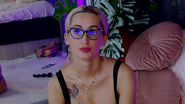 IsabelleEthan online show from October 5, 2025, 1:48 am