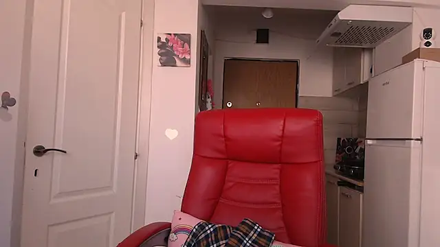 simyhvn online show from April 14, 2026, 8:09 am