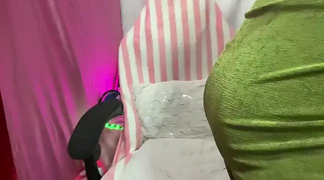 Snapshot of Queen_Angelena chatting on February 22, 2025, 8:31 pm Queen Angelena online show from February 22, 2025, 8:31 pm