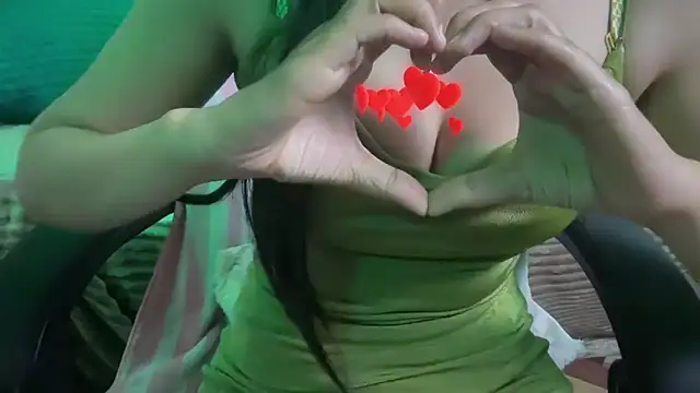 Snapshot of Queen_Angelena chatting on December 16, 2025, 5:18 pm Queen Angelena online show from December 16, 2025, 5:18 pm