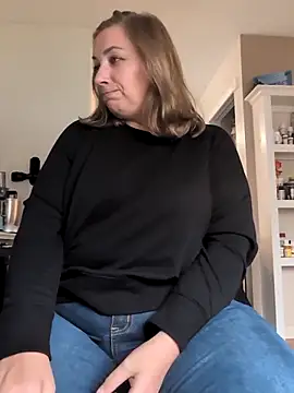 Snapshot of Canadian_BBW chatting on October 24, 2025, 7:54 pm Canadian BBW online show from October 24, 2025, 7:54 pm