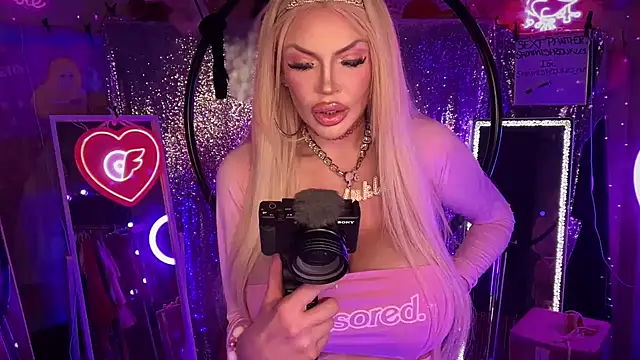 Snapshot of bimbotwerkqueen chatting on March 16, 2025, 6:20 am bimbotwerkqueen online show from March 16, 2025, 6:20 am