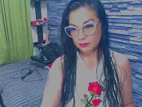 Snapshot of Cruela_deviil chatting on February 13, 2025, 9:17 pm Cruela deviil online show from February 13, 2025, 9:17 pm