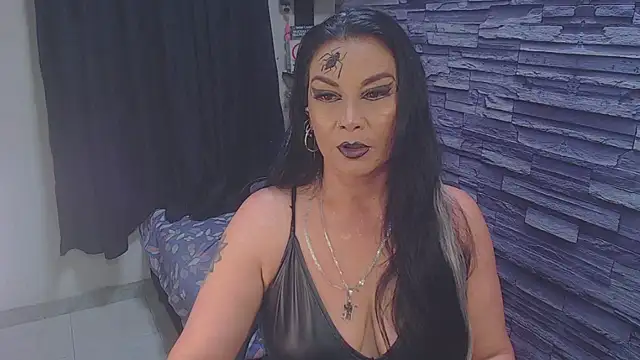 Snapshot of Cruela_deviil chatting on October 16, 2025, 2:34 am Cruela deviil online show from October 16, 2025, 2:34 am