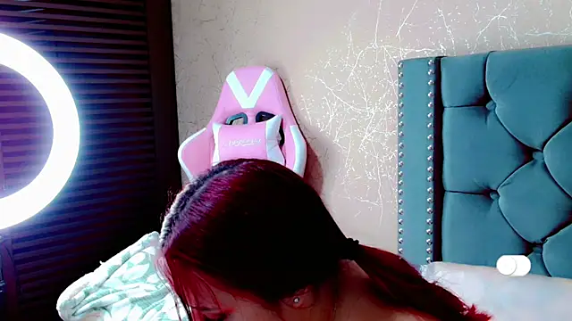 Snapshot of Imannejulienne chatting on January 14, 2025, 12:11 am Imannejulienne online show from January 14, 2025, 12:11 am