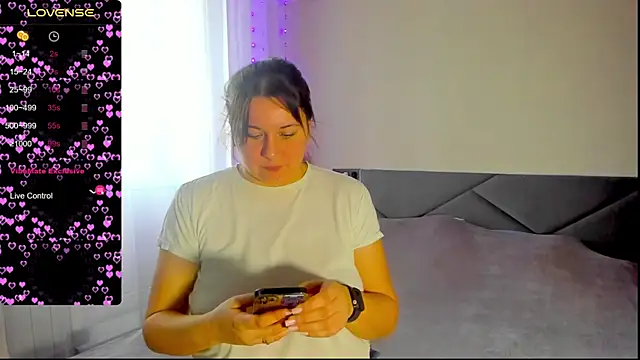 Snapshot of viki_love77 chatting on November 7, 2025, 4:34 am viki love77 online show from November 7, 2025, 4:34 am