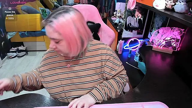 Softie Sofy online show from February 27, 2026, 3:06 am