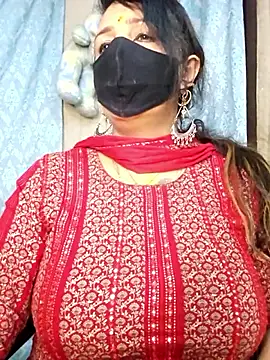 cute-tanvi online show from February 18, 2026, 1:01 am