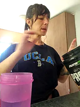 Snapshot of TassiTyne chatting on November 24, 2025, 10:15 am TassiTyne online show from November 24, 2025, 10:15 am