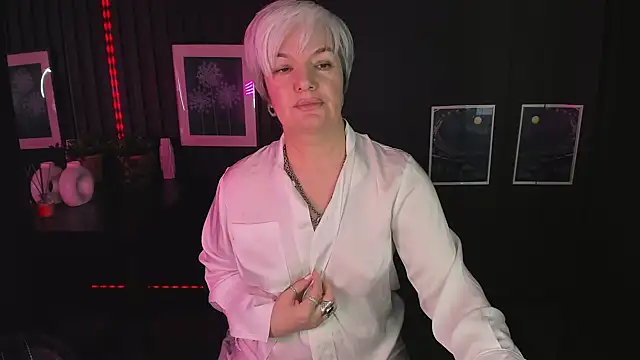 Snapshot of CarmenSoft chatting on January 3, 2025, 11:44 pm CarmenSoft online show from January 3, 2025, 11:44 pm