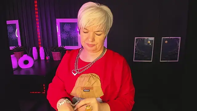 Snapshot of CarmenSoft chatting on February 15, 2025, 8:43 pm CarmenSoft online show from February 15, 2025, 8:43 pm