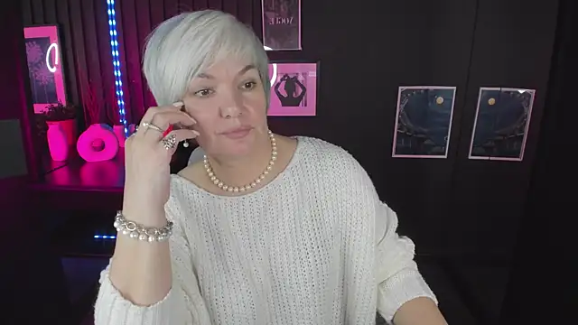 Snapshot of CarmenSoft chatting on October 28, 2025, 8:55 pm CarmenSoft online show from October 28, 2025, 8:55 pm