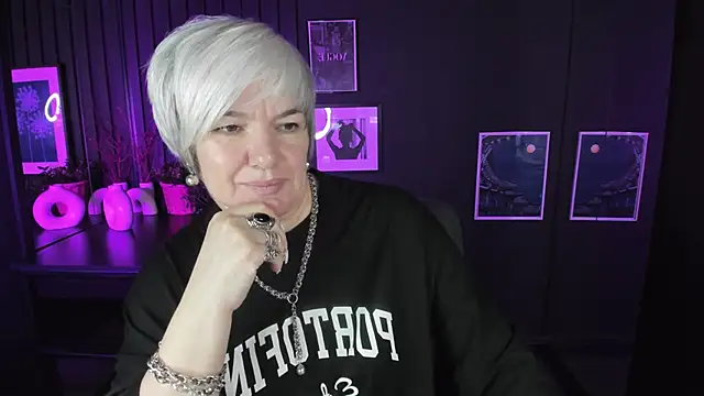 Snapshot of CarmenSoft chatting on November 7, 2025, 8:31 pm CarmenSoft online show from November 7, 2025, 8:31 pm