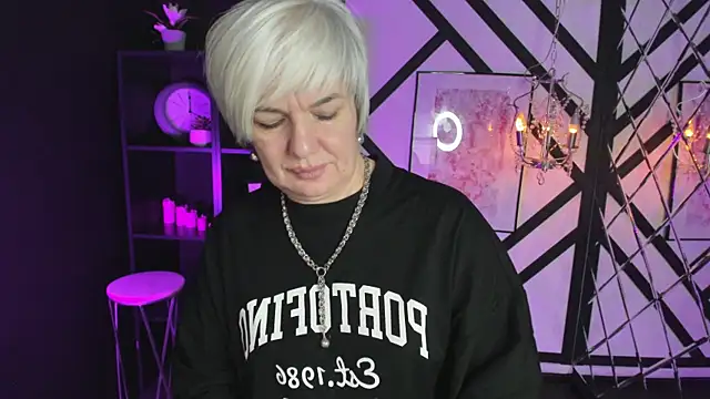 Snapshot of CarmenSoft chatting on November 10, 2025, 8:52 pm CarmenSoft online show from November 10, 2025, 8:52 pm