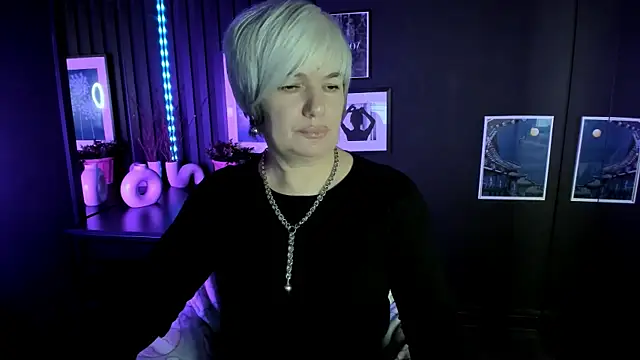 Snapshot of CarmenSoft chatting on November 14, 2025, 8:51 pm CarmenSoft online show from November 14, 2025, 8:51 pm