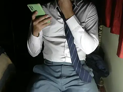 aloneboy1996 online show from January 5, 2026, 6:44 pm