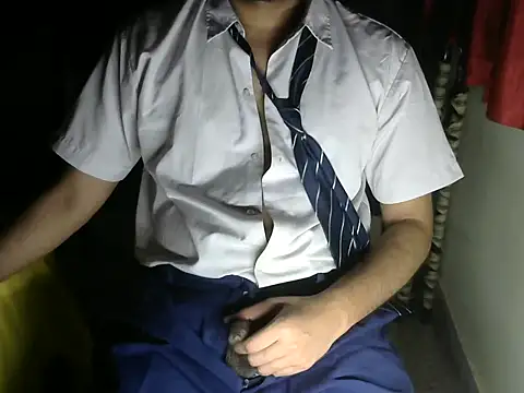 aloneboy1996 online show from August 1, 2026, 8:08 pm