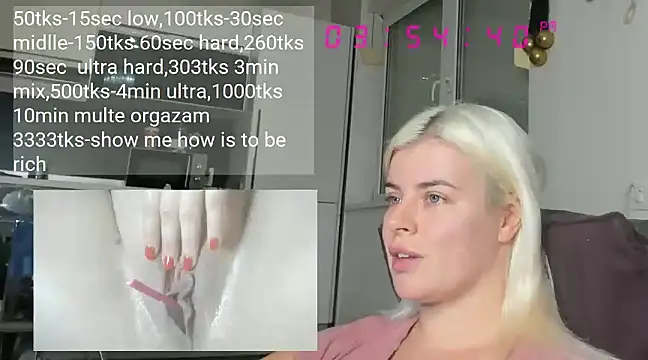 Snapshot of queenofthenighttt chatting on December 5, 2024, 2:55 pm queenofthenighttt online show from December 5, 2024, 2:55 pm