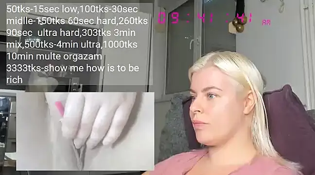 Snapshot of queenofthenighttt chatting on December 18, 2024, 8:42 am queenofthenighttt online show from December 18, 2024, 8:42 am