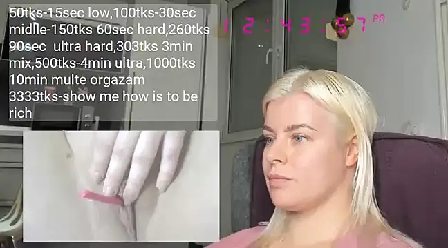 Snapshot of queenofthenighttt chatting on December 18, 2024, 11:45 am queenofthenighttt online show from December 18, 2024, 11:45 am