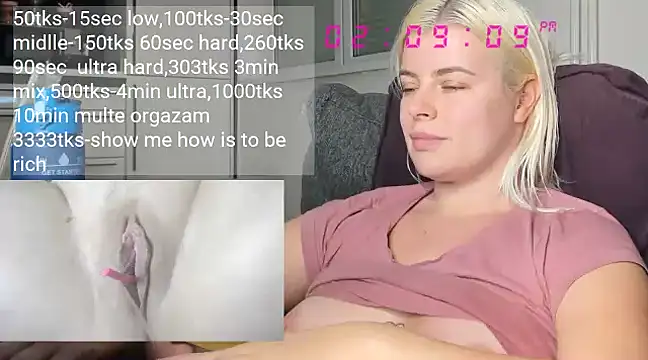 Snapshot of queenofthenighttt chatting on December 26, 2024, 1:10 pm queenofthenighttt online show from December 26, 2024, 1:10 pm