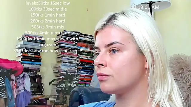 Snapshot of queenofthenighttt chatting on November 19, 2025, 9:20 am queenofthenighttt online show from November 19, 2025, 9:20 am