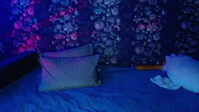 ViollinaLove online show from November 18, 2025, 10:03 pm