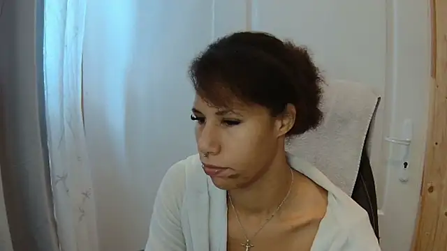 Snapshot of AaliyahHarris chatting on October 15, 2025, 12:49 pm AaliyahHarris online show from October 15, 2025, 12:49 pm